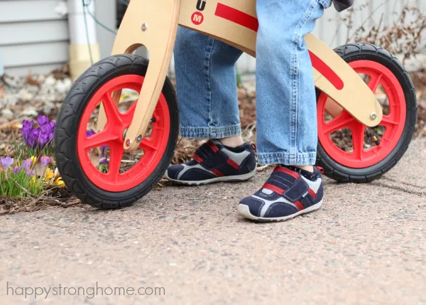 fitting kids shoes correctly