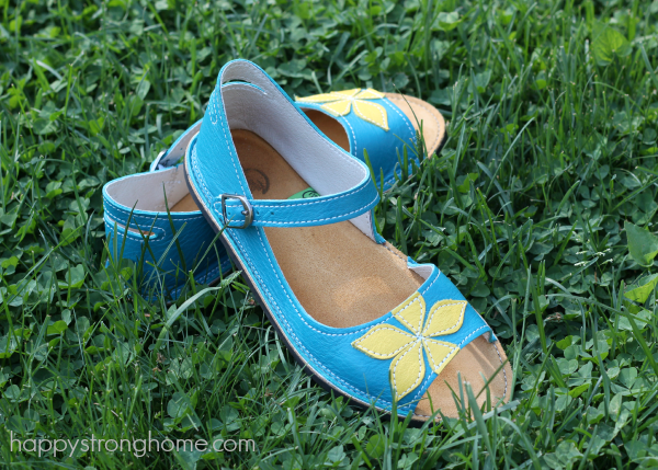 https://happystronghome.com/wp-content/uploads/2015/05/Soft-Star-Shoes-sandals.png